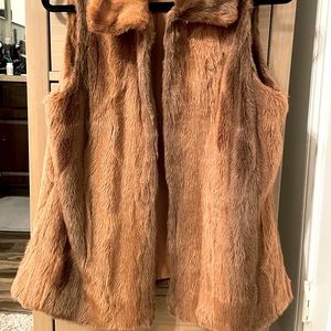 Chico faux fur vest size 1 (M)